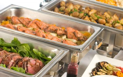 Food Service Guide: Stainless vs. Polycarbonate Pans